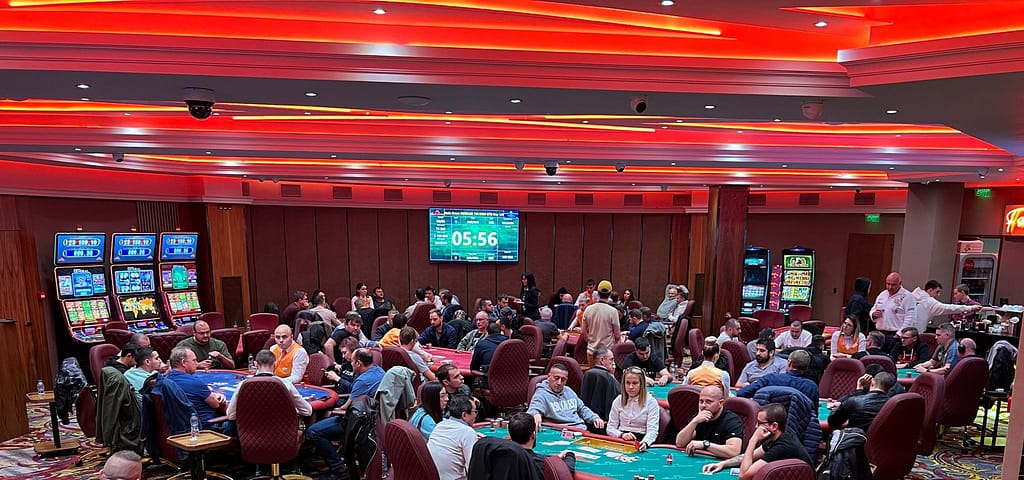 Play Bluffing Monkeys Live Poker Games