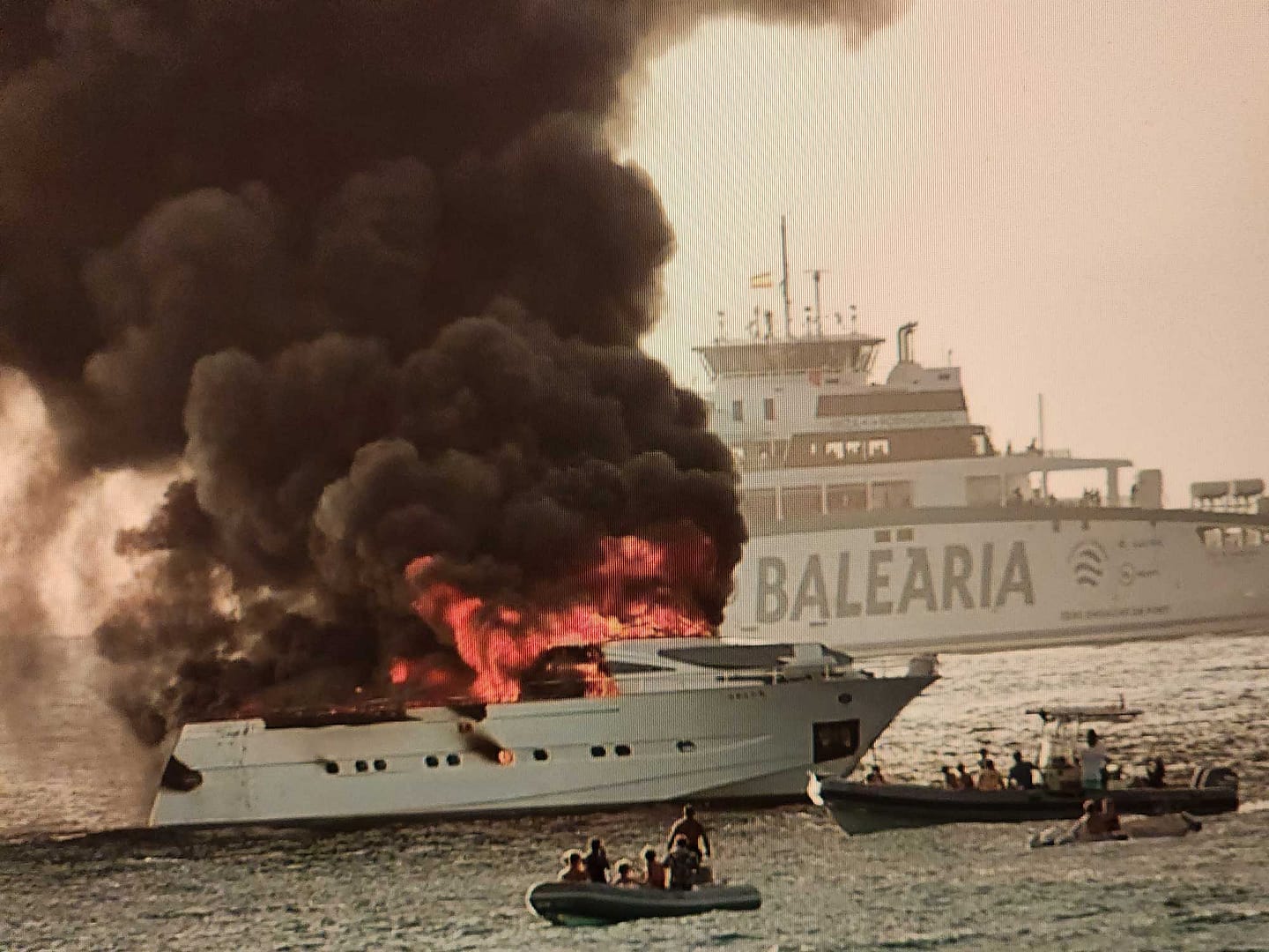 Poker players Yacht catches fire
